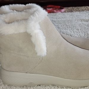 Skechers Goga Max cold weather boots